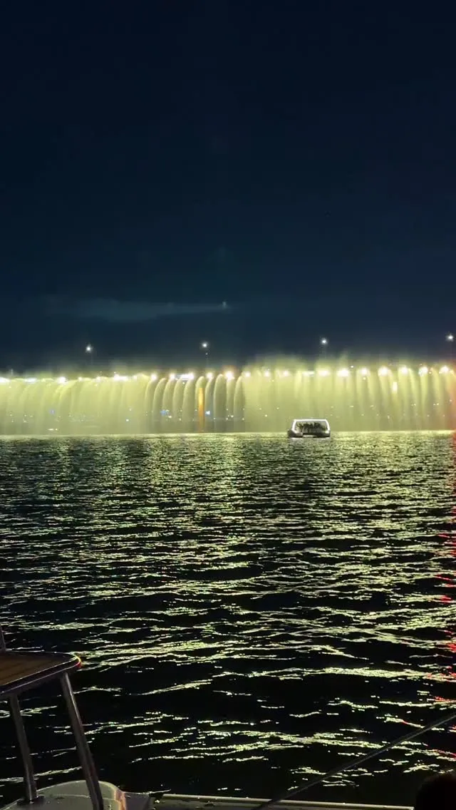 한강 요트 투어: 반포대교 무지개분수 관람 - 약 3만원