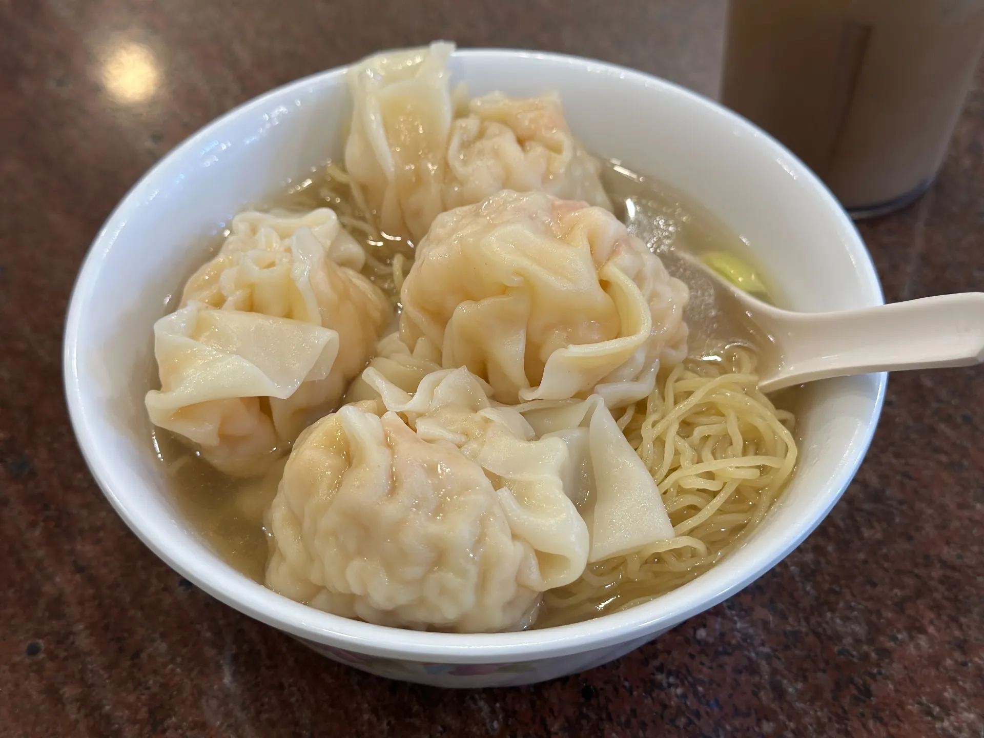 홍콩 현지 완탕 맛집 추천 - 홍콩 중완, 약 23,000원